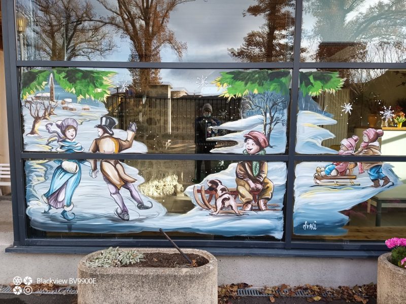 Peinture sur vitrine Noel Ephad Usson en Forez